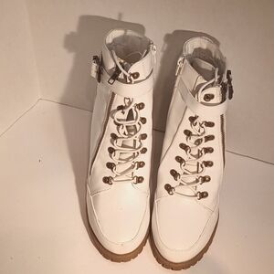 White cute platform boots